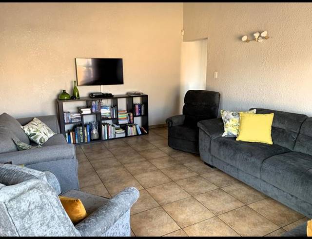 3 BEDROOM TOWNHOUSE FOR SALE IN WITFIELD